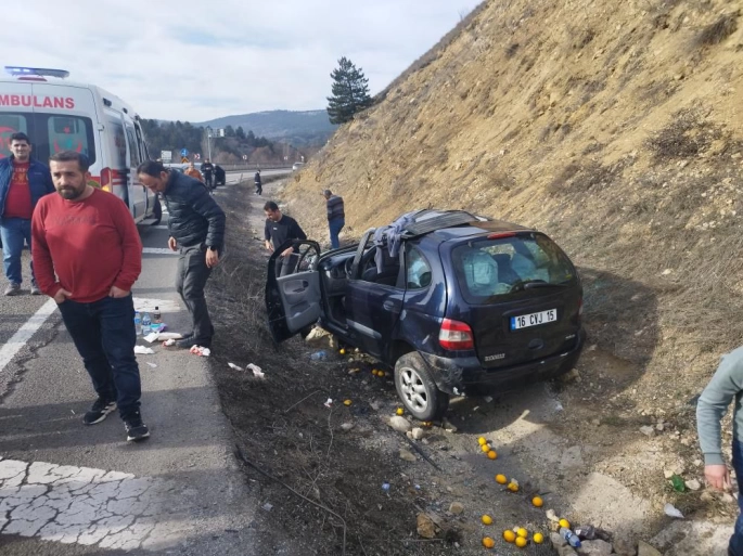 ÇERKEŞ'TE OTOMOBİL TAKLA ATTI: 3 YARALI